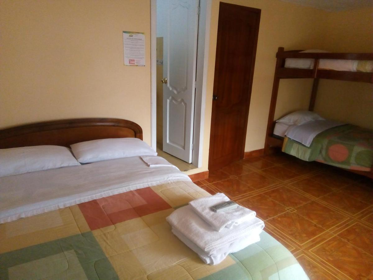 Hostal Amazonia y sol Baños Kültér fotó
