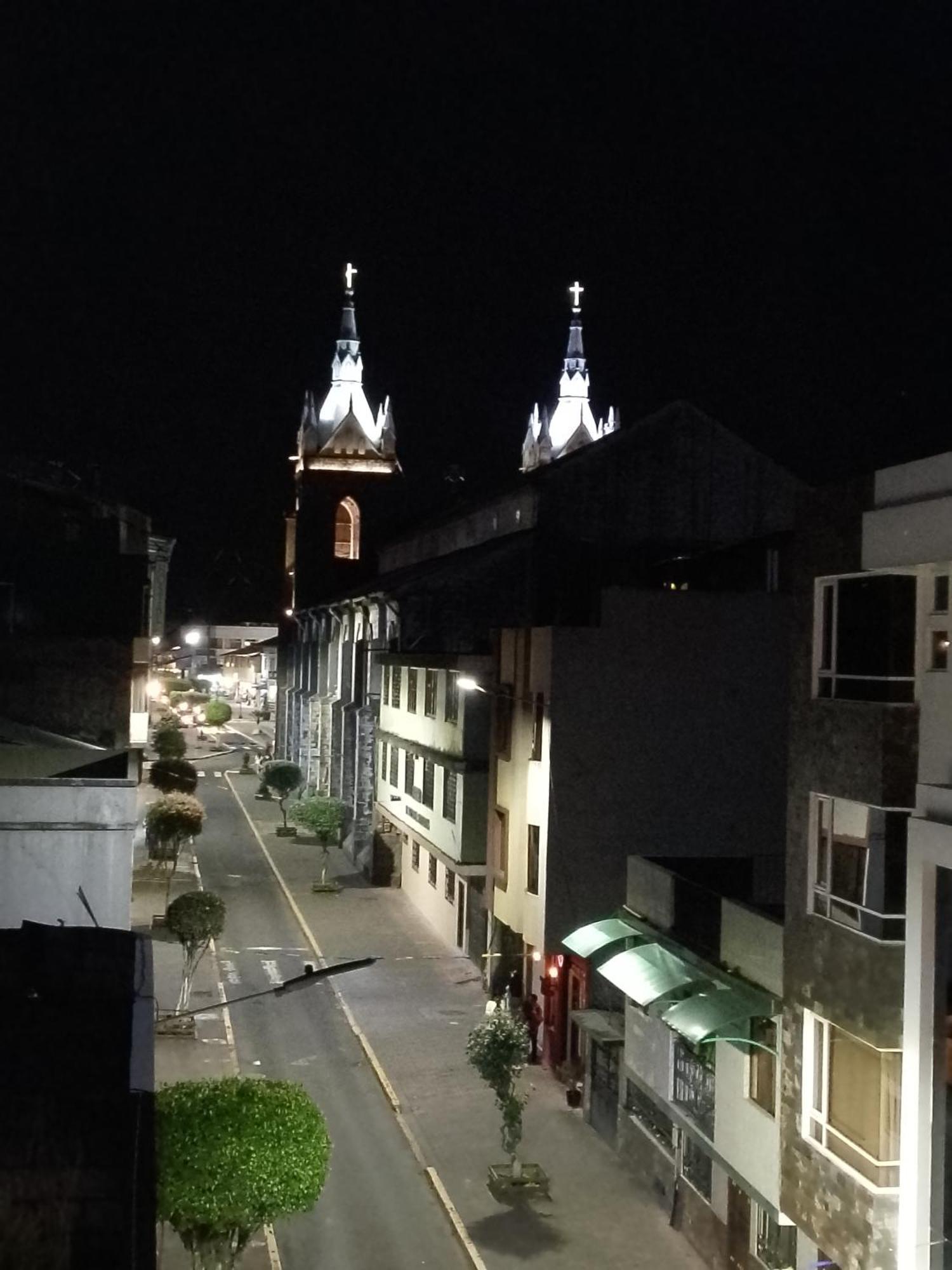 Hostal Amazonia y sol Baños Kültér fotó