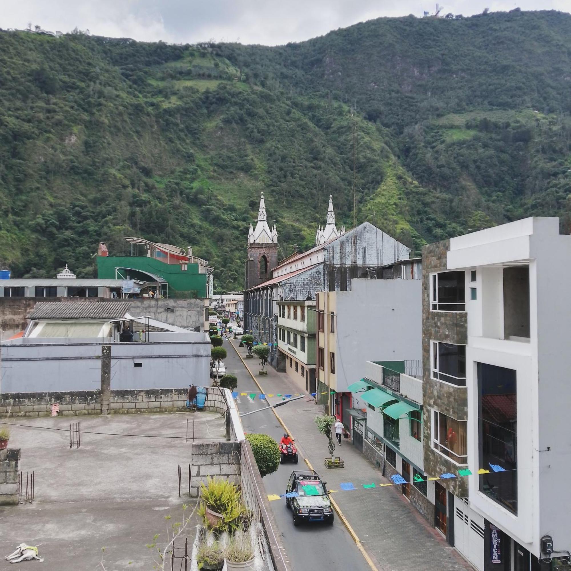 Hostal Amazonia y sol Baños Kültér fotó