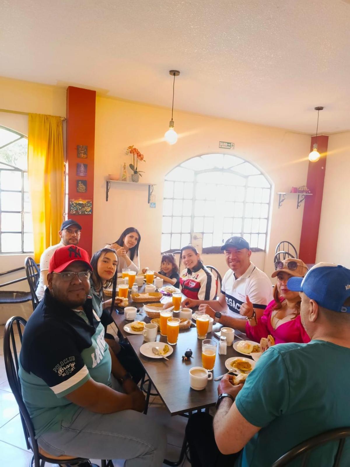 Hostal Amazonia y sol Baños Kültér fotó