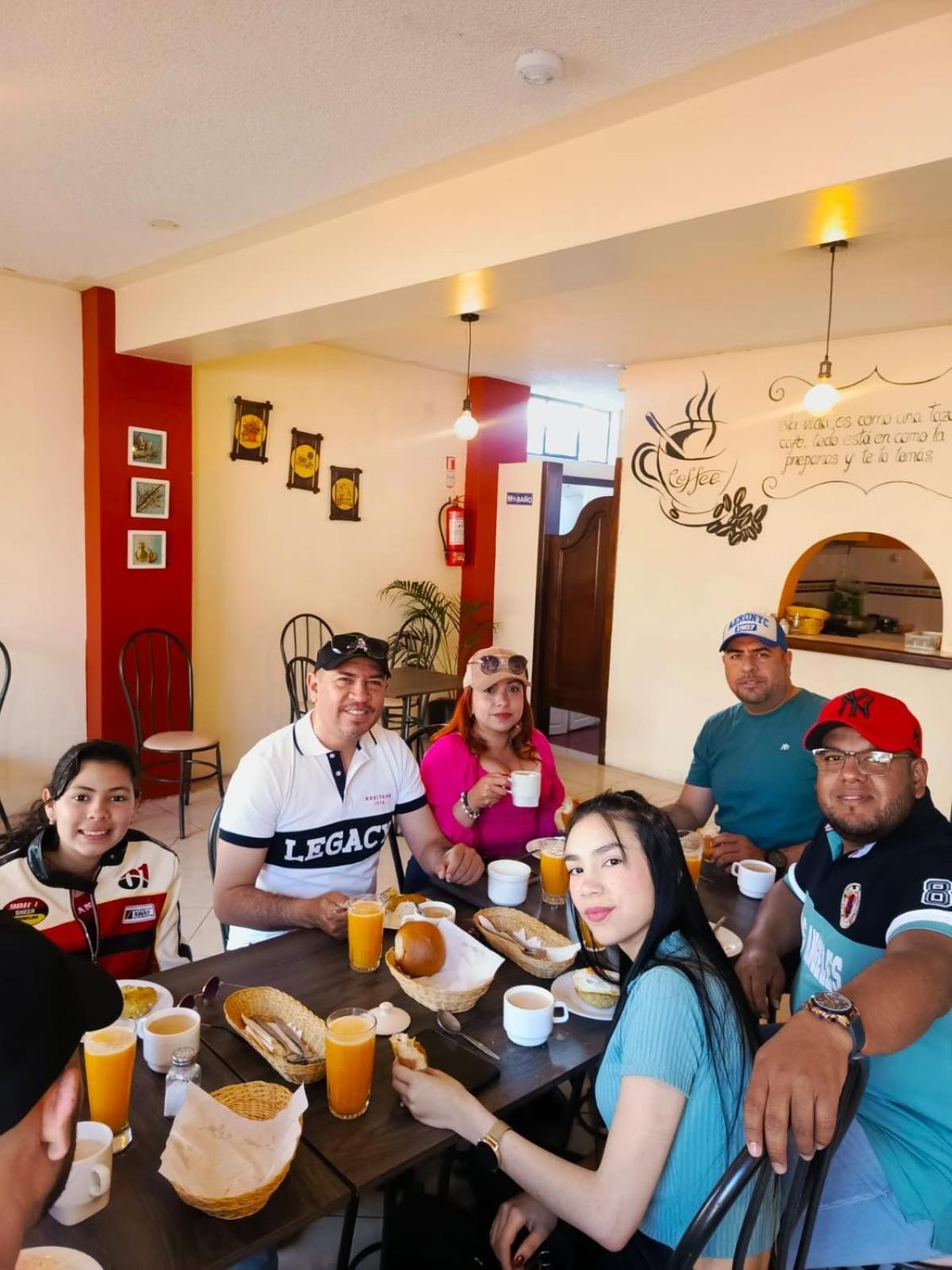 Hostal Amazonia y sol Baños Kültér fotó