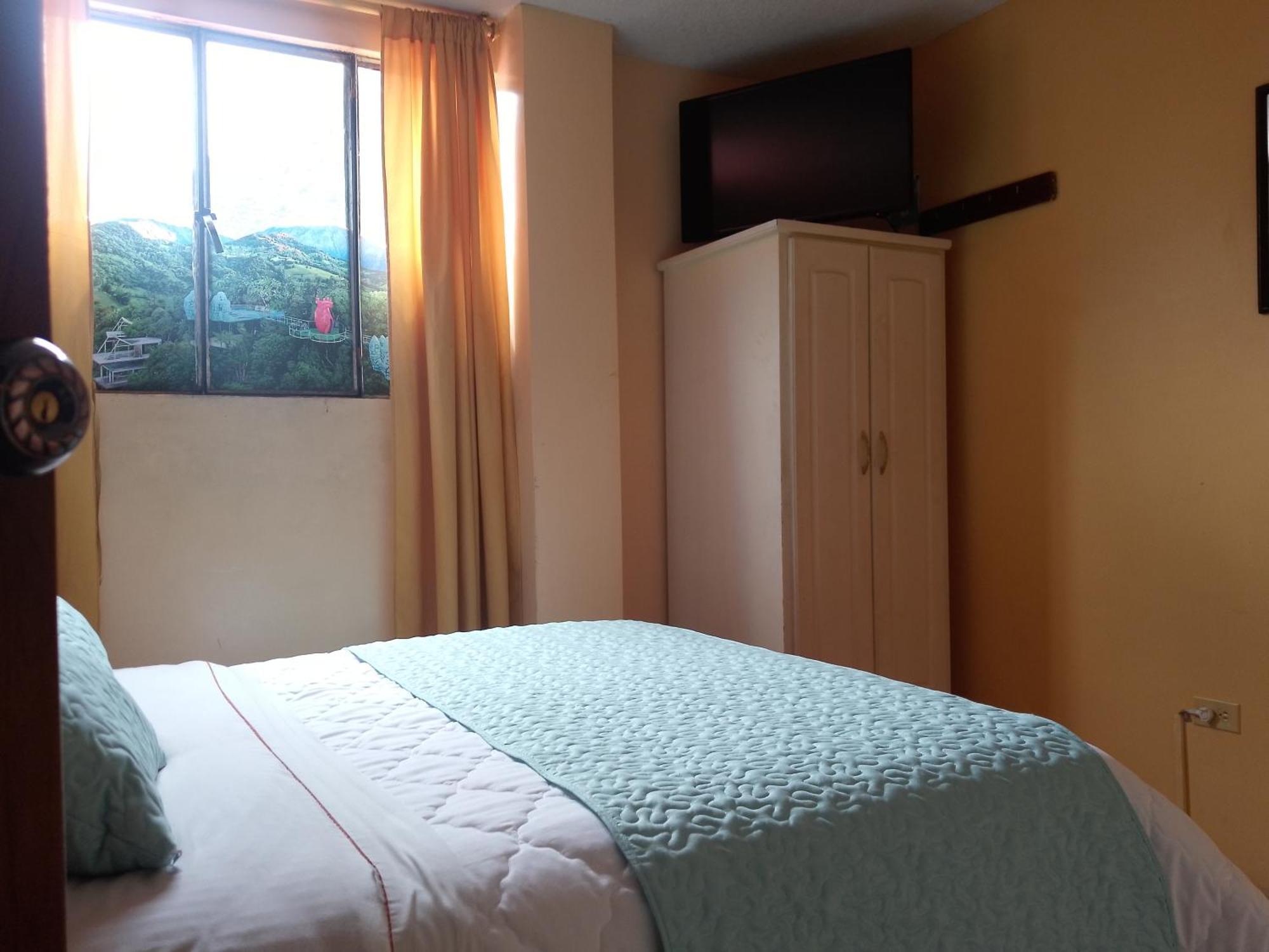 Hostal Amazonia y sol Baños Kültér fotó