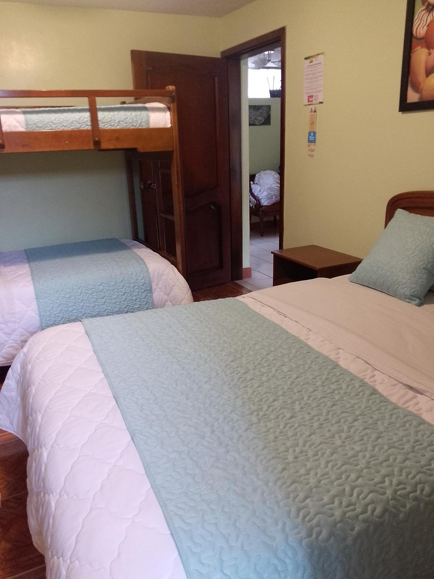 Hostal Amazonia y sol Baños Kültér fotó