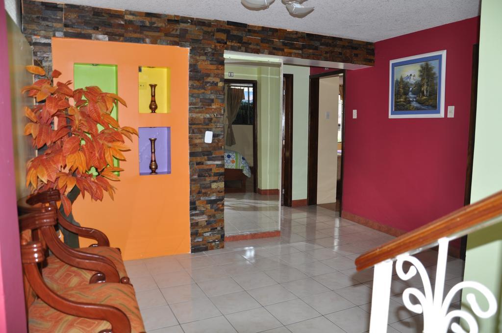 Hostal Amazonia y sol Baños Kültér fotó