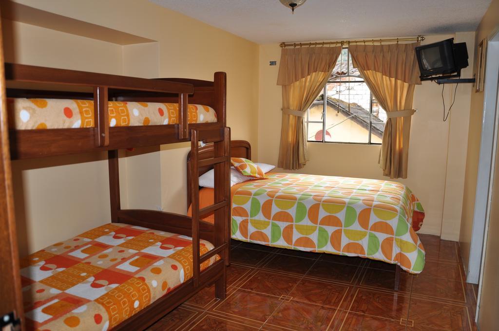 Hostal Amazonia y sol Baños Kültér fotó